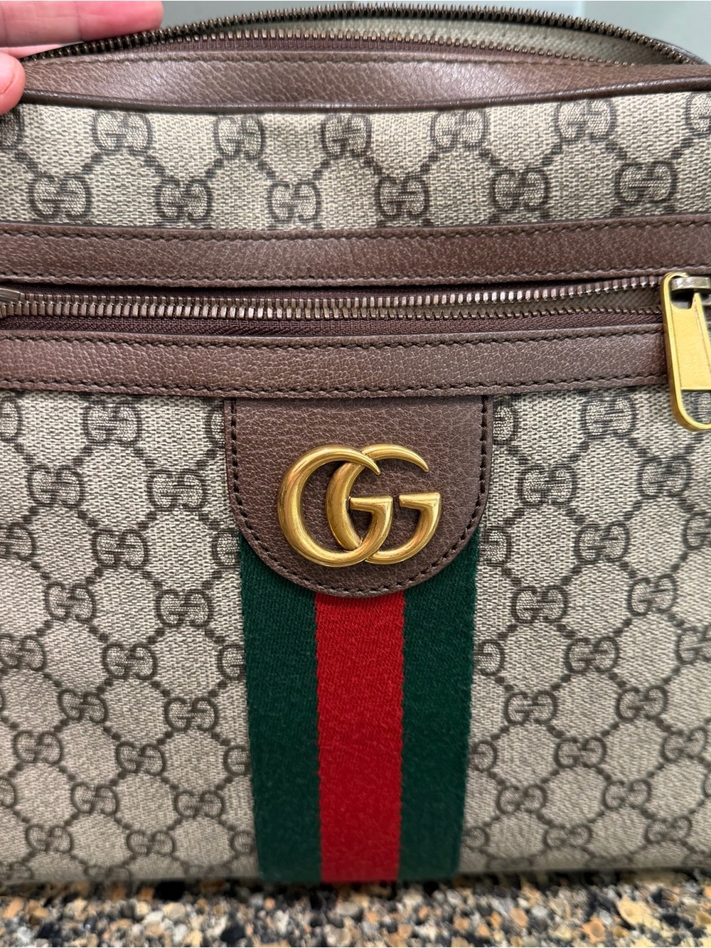 Gucci Brown Leather Interior Tag Close-Up - Picture 10 of 10